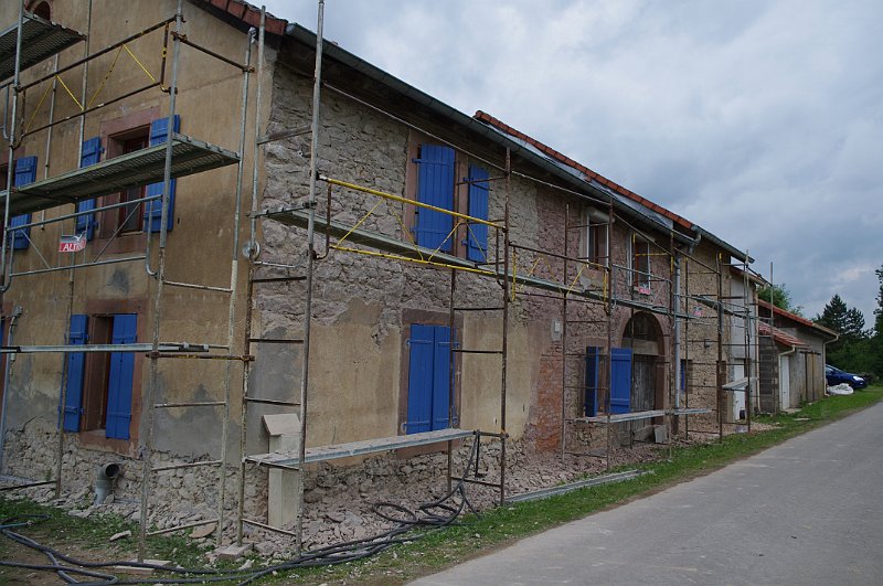 20120607_IMGP4350_KX.JPG - Three men with pneumatic hammer drills attacked the walls - lunchtime progress