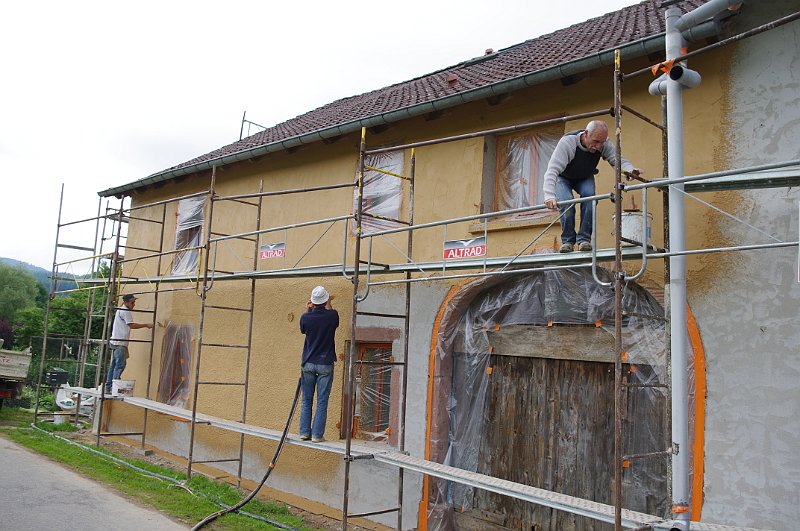 20120621_IMGP4471_KX.JPG - Spraying the top coat and levelling
