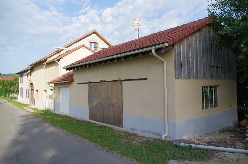 20120628_IMGP4528_KX.JPG - bottom grey strip added on N, E and W sides