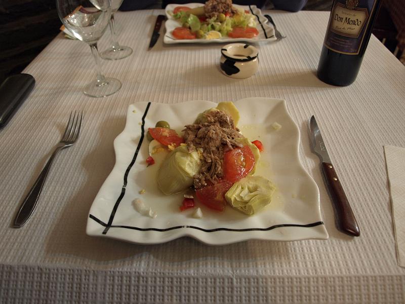 20100430_P4308727_E510.JPG - 30 April 2010. Ciudad Rodrigo, Spain. Alcochofa (artiichoke) salad