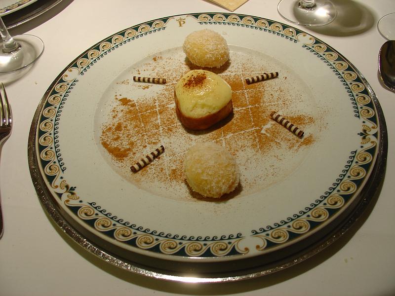 DSC00538.JPG - Duquesitas y Juanitas - sponge cake with liquor in coconut chips and sponge cake with cream and cinnamon