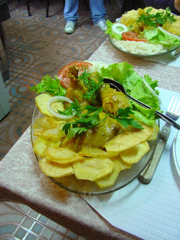 DSC00589.JPG - Frango com cerveja, batata frita e salad - Chicken in beer, fried potatoes and salad