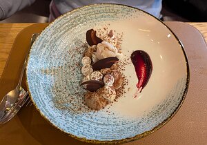 20251009_PXL114853766_Pixel7a-JEB Notre torche aux marrons, mousse marron aux éclats de marron, gel cassis et crème glacée marron