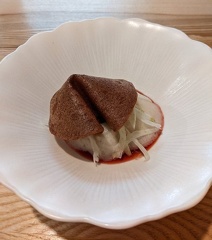 20230617_PXL131611797_Pixel3a-JEB strawberries and pepper in red wine, elderflower mouse, fennel and gavotte (crepe)