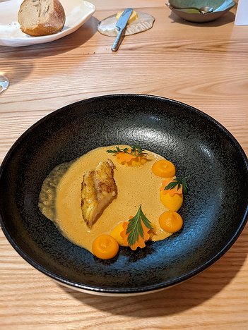 20230218_PXL132813444.MP_Pixel3a-JEB baudroie, carrot purée, carrots and carrot leaf, curry and squille sauce