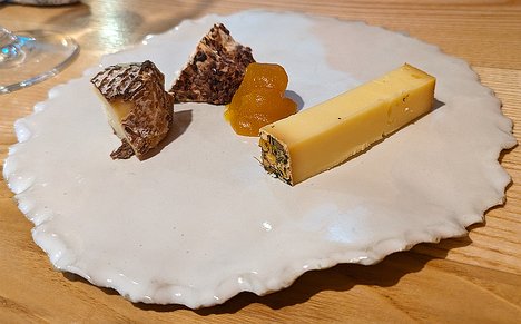 20240125_PXL125013301_Pixel7a-JEB smoked goats' cheese, cream cheese coated with chocolate and nuts, tomme au fleurs, pumpkin and citrus marmalade