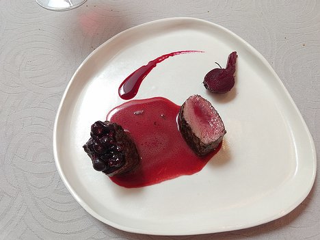 20180706_IMG135945526_MotoG4-JEB chevreuil with beetroot and bluets from Saulcy