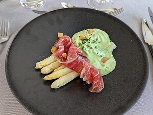 20250514_PXL105956561_Pixel7a-JEB Asperges Fondantes, Jambon Ibérique, Mousseline à l'Ail des Ours