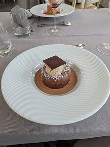 20250514_PXL122747437_Pixel7a-JEB Mi-Cuit au Chocolat & son Cœur de Gianduja, Glace Praliné