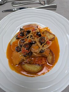 20250709_PXL111405073_Pixel7a-JEB Jarret de Veau Fondant aux Olives, Citron & Tomates Confites, Pommes Ratte