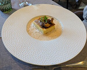 20251011_PXL112029277_Pixel7a-JEB main: Gâteau de Lotte & Brochet, Kaseknepfle and Coulis d’Etrille