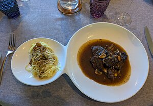 20251011_PXL112112524_Pixel7a-JEB main: Ragout de cerf, Nouilles au beurre