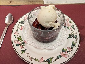20231019_PXL113552528_Pixel7a-JEB dessert: Poêlée de quetsches, glace vanille