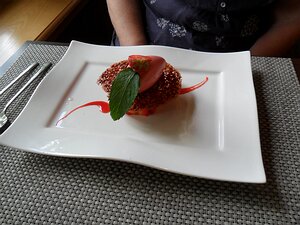 20130627_SAM_1235_ES71 dessert: Croustillant de fraises a la crème mascarpone, sorbet fraise