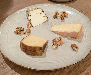 20260212_PXL125933619_Pixel10-JEB brebis and herbs, munster, timanoix - frotté à la liqueur de noix