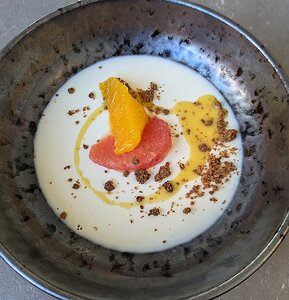 20250306_PXL123244825_Pixel7a-JEB Panna Cotta à la Vanille, Agrumes et Croustillant de Sarrasin