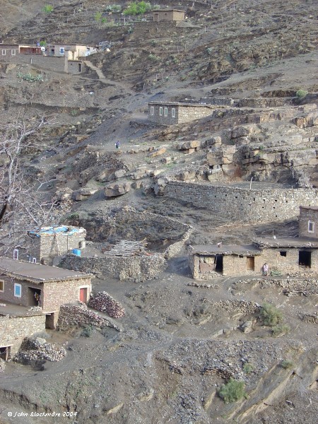 Marrakech007.jpg - mountainside village