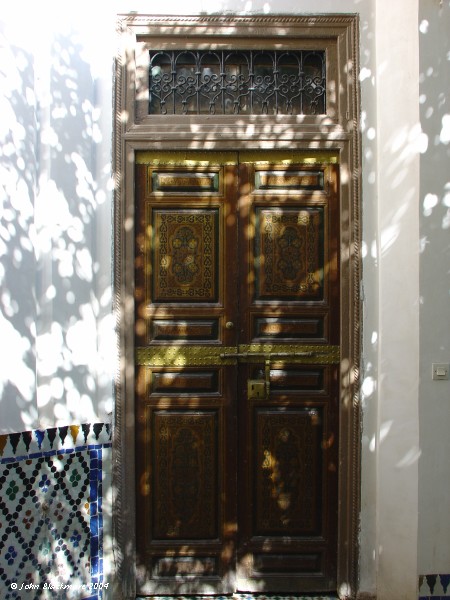 Marrakech054.jpg - painted door, Bahia Palace