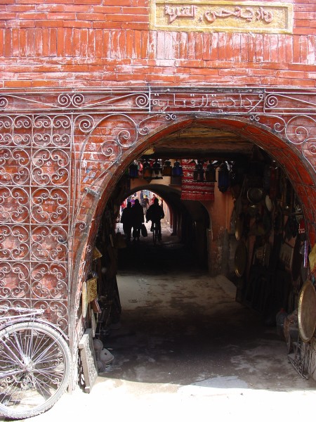 Marrakech059.jpg - tantalising Marrakesh archways