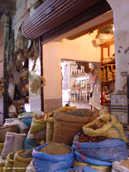 Marrakech137.jpg - grocery stall near the palaces