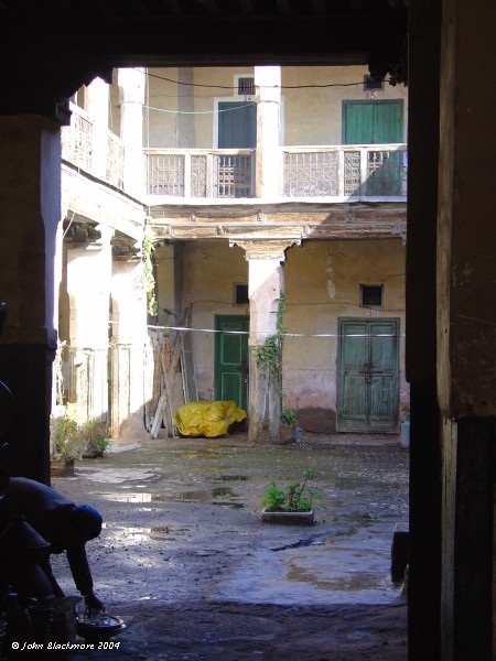 Marrakech145.jpg - old house in souk